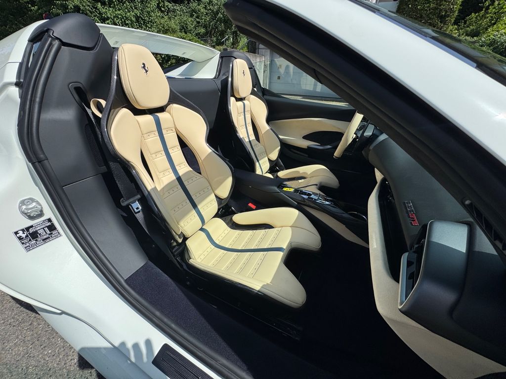 Ferrari 296 GTS 2025