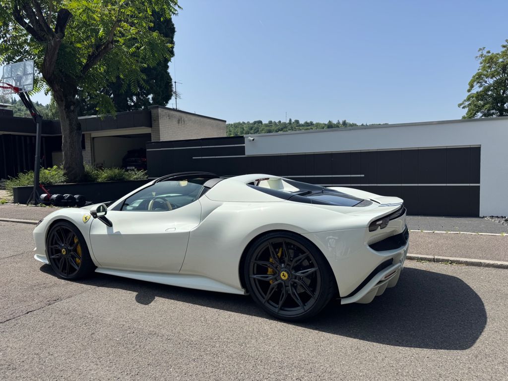 Ferrari 296 GTS 2025