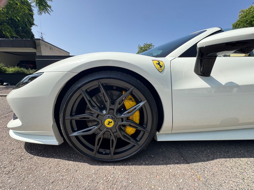 Ferrari 296 GTS 2025