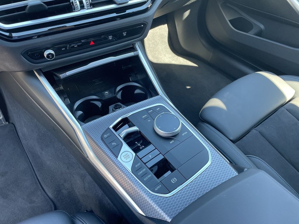 BMW 318 2024
