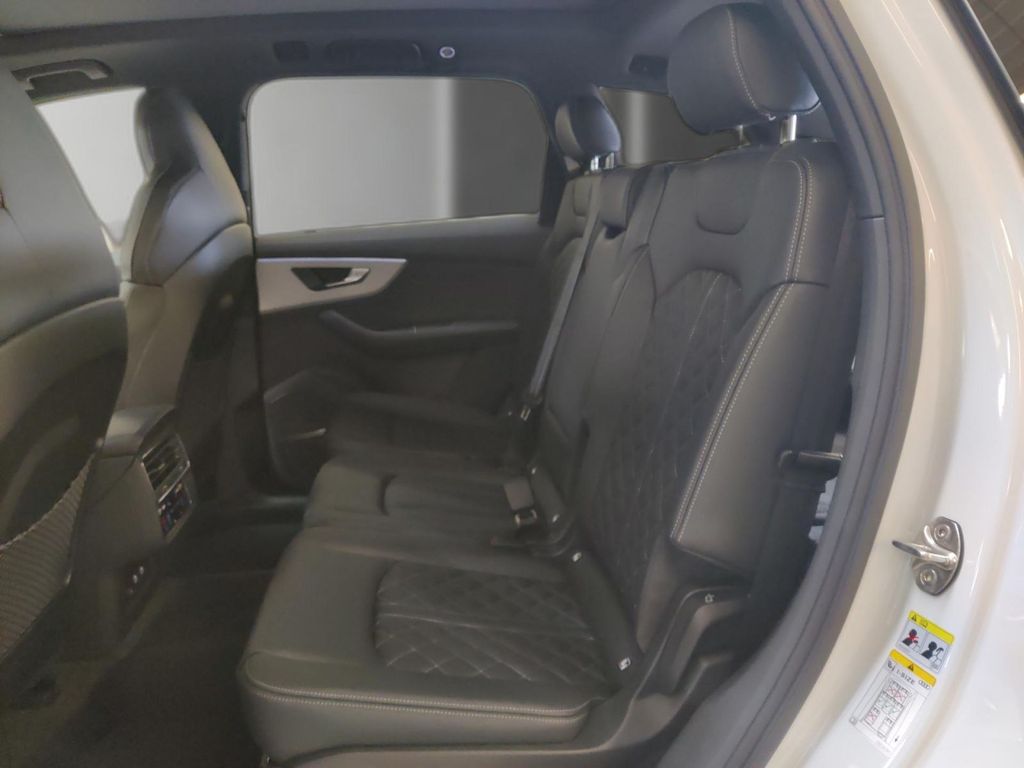 Audi SQ7 2025