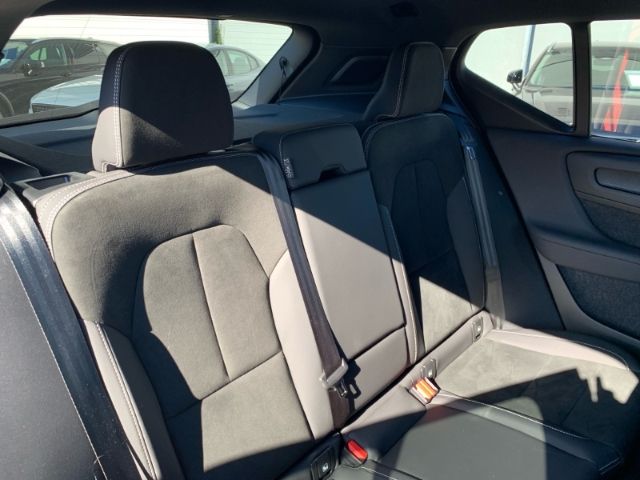 Volvo EX40 2025