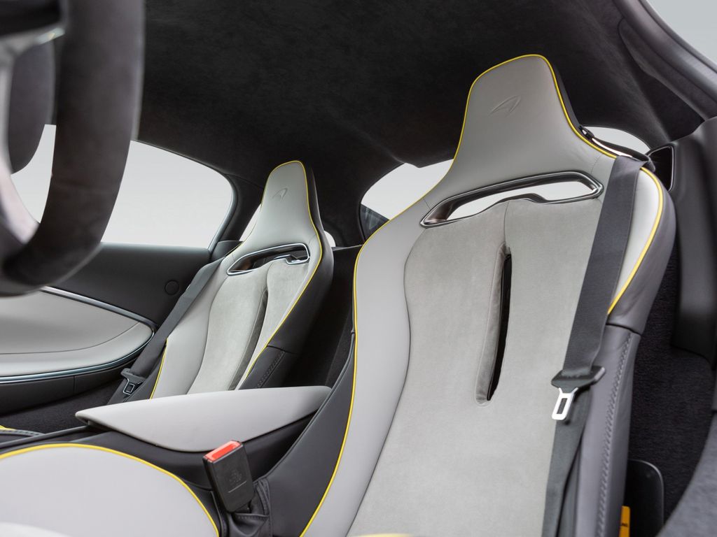 McLaren Artura 2024