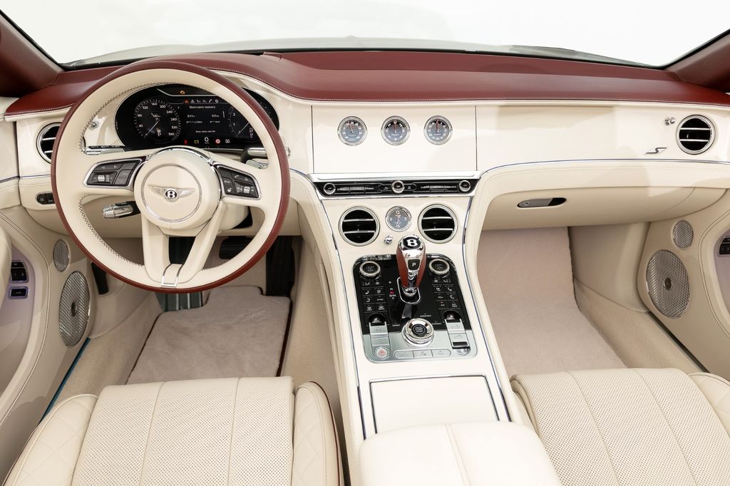 Bentley Continental GTC 2025