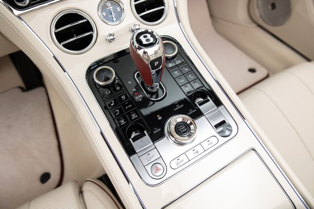 Bentley Continental GTC 2025