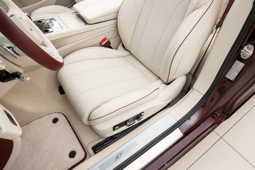 Bentley Continental GTC 2025