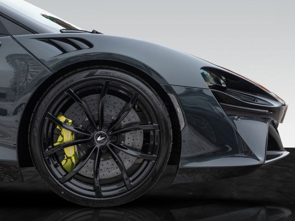 McLaren Artura 2024
