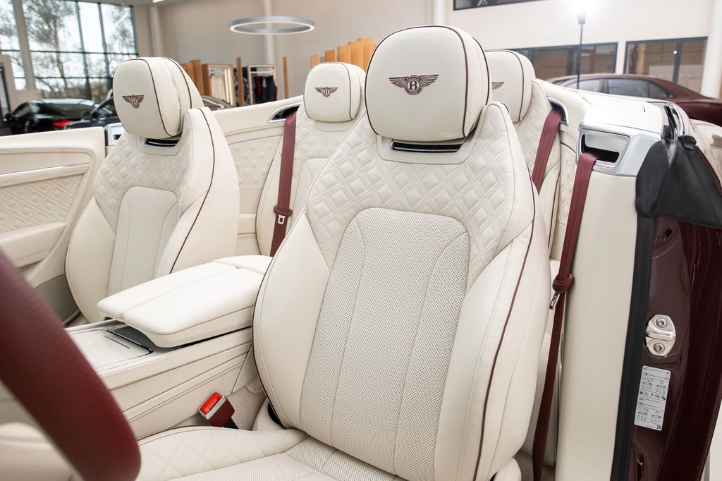 Bentley Continental GTC 2025