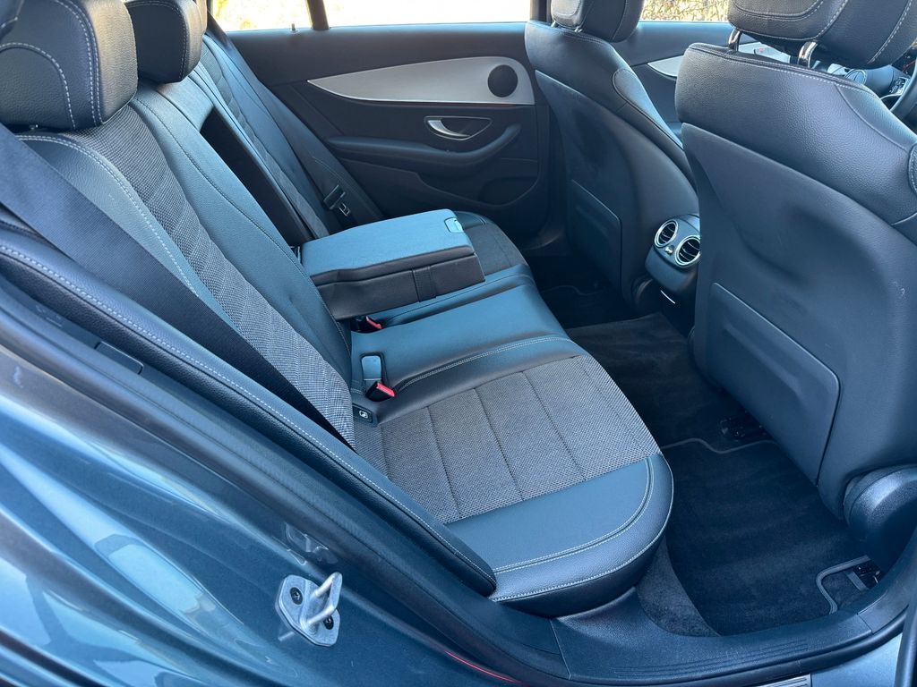 Mercedes-Benz E 300 2022