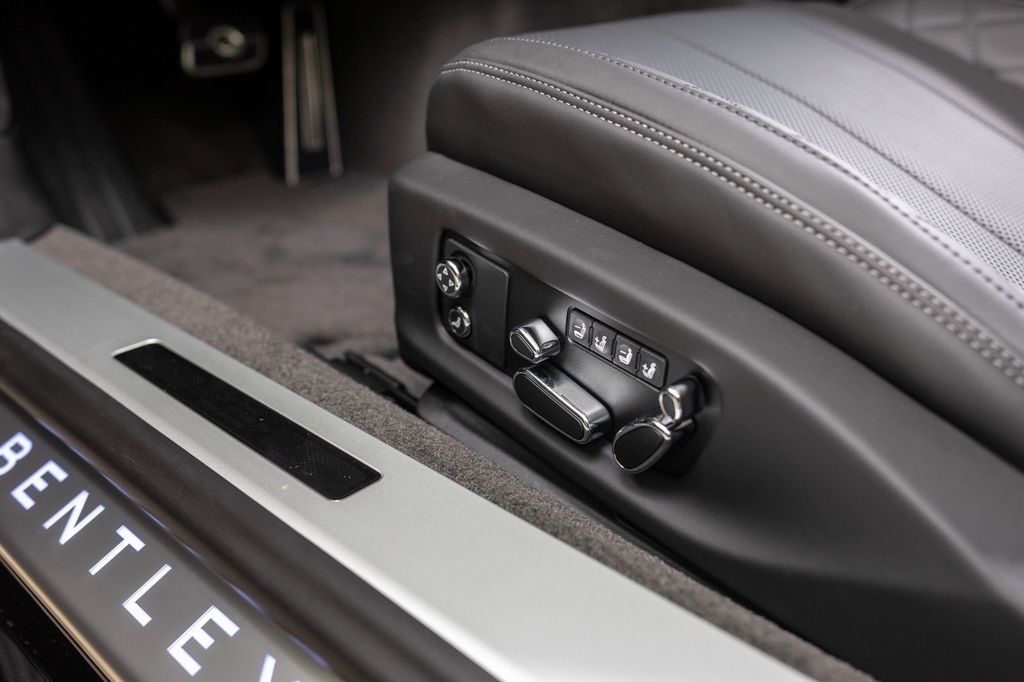 Bentley Continental GTC 2025