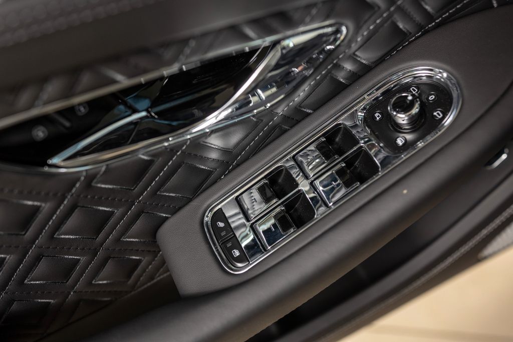 Bentley Continental GTC 2025