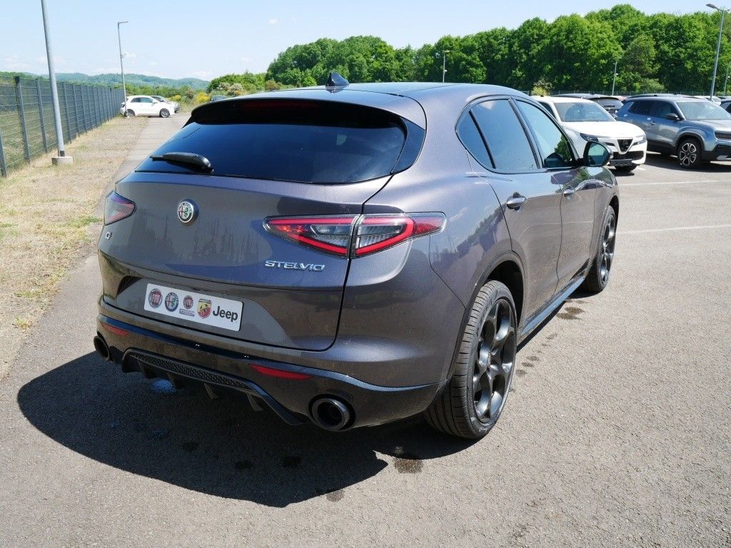 Alfa Romeo Stelvio 2025
