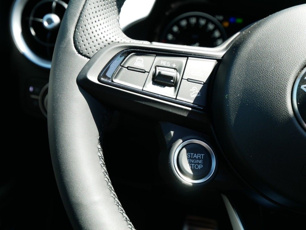 Alfa Romeo Stelvio 2025