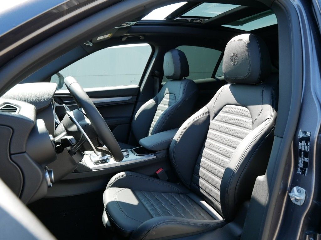 Alfa Romeo Stelvio 2025