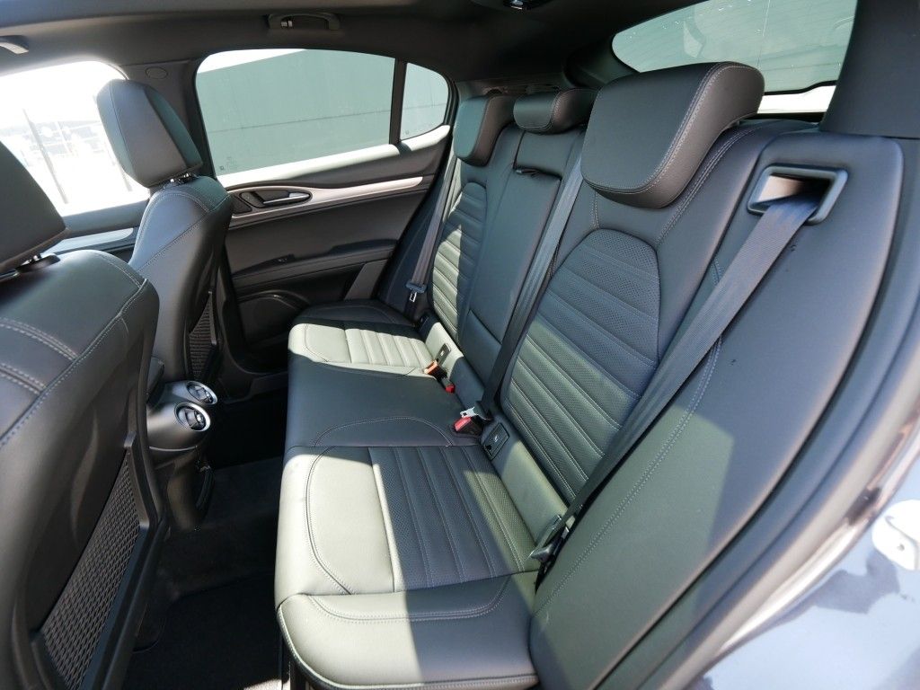 Alfa Romeo Stelvio 2025