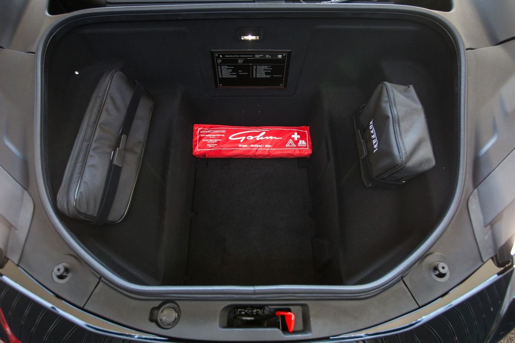 Ferrari 296 GTB 2023