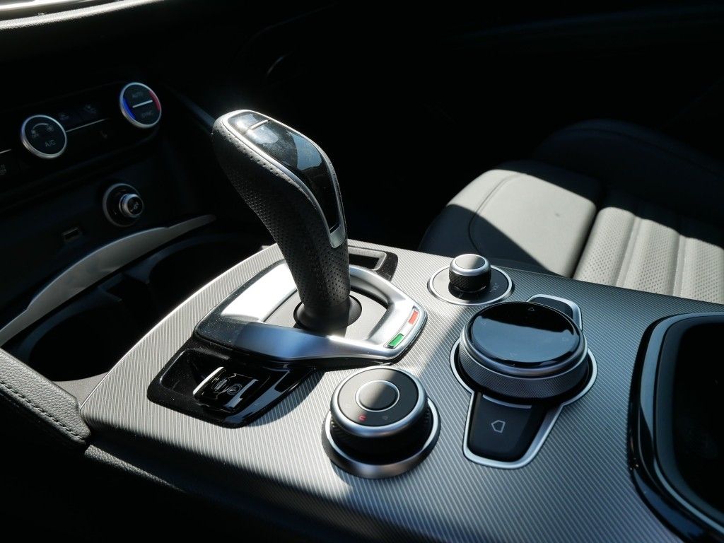 Alfa Romeo Stelvio 2025