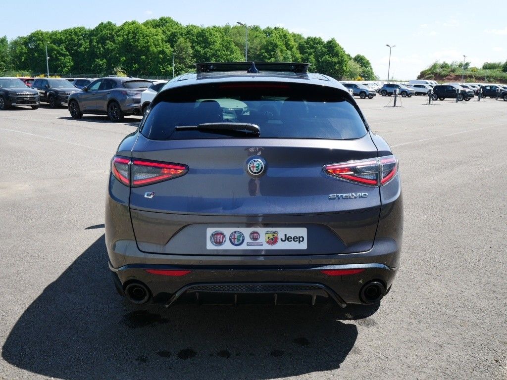 Alfa Romeo Stelvio 2025