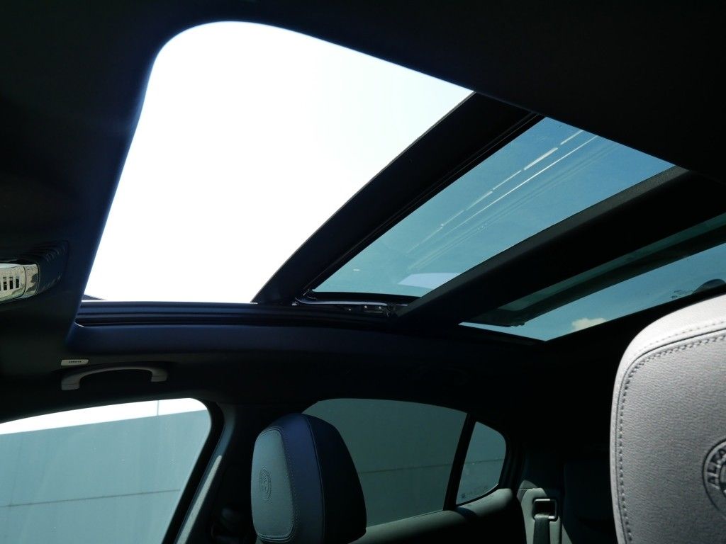 Alfa Romeo Stelvio 2025