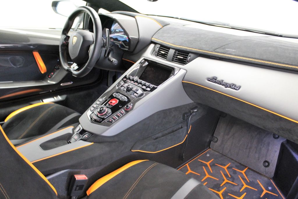 Lamborghini Aventador 2019