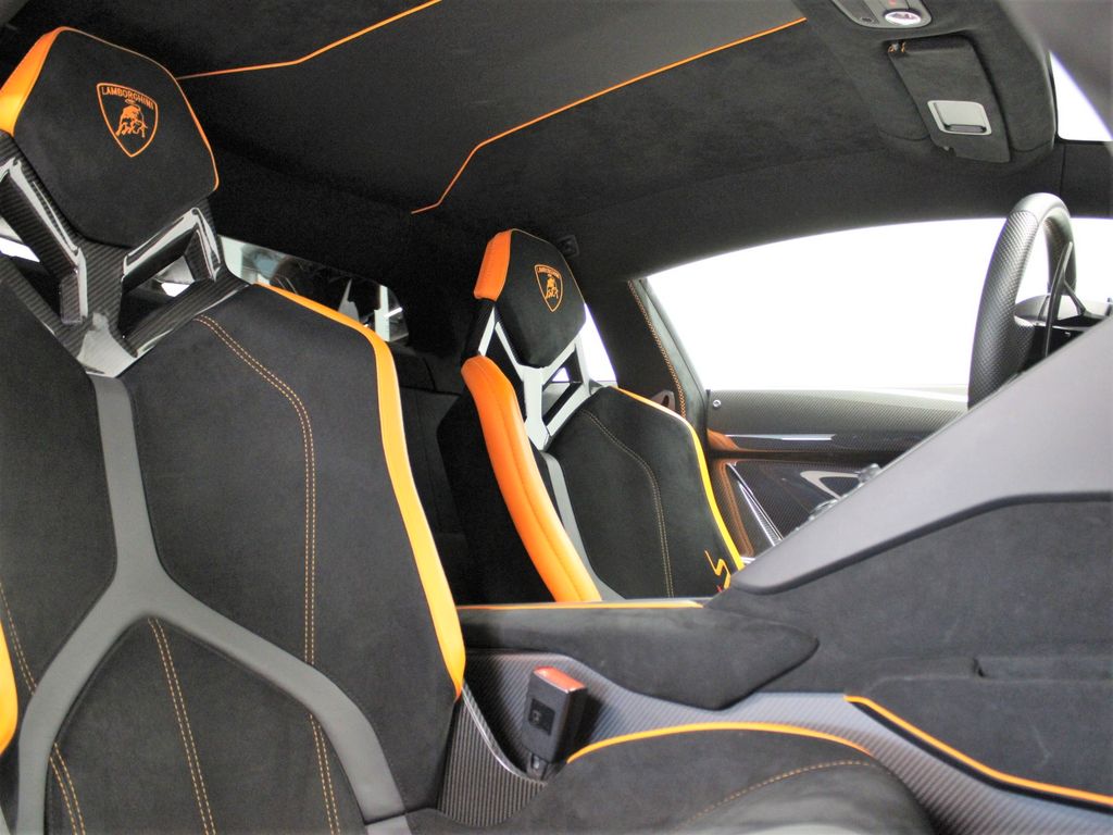 Lamborghini Aventador 2019