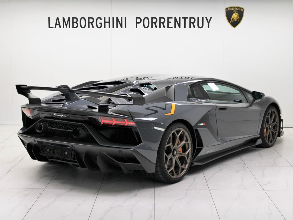 Lamborghini Aventador 2019