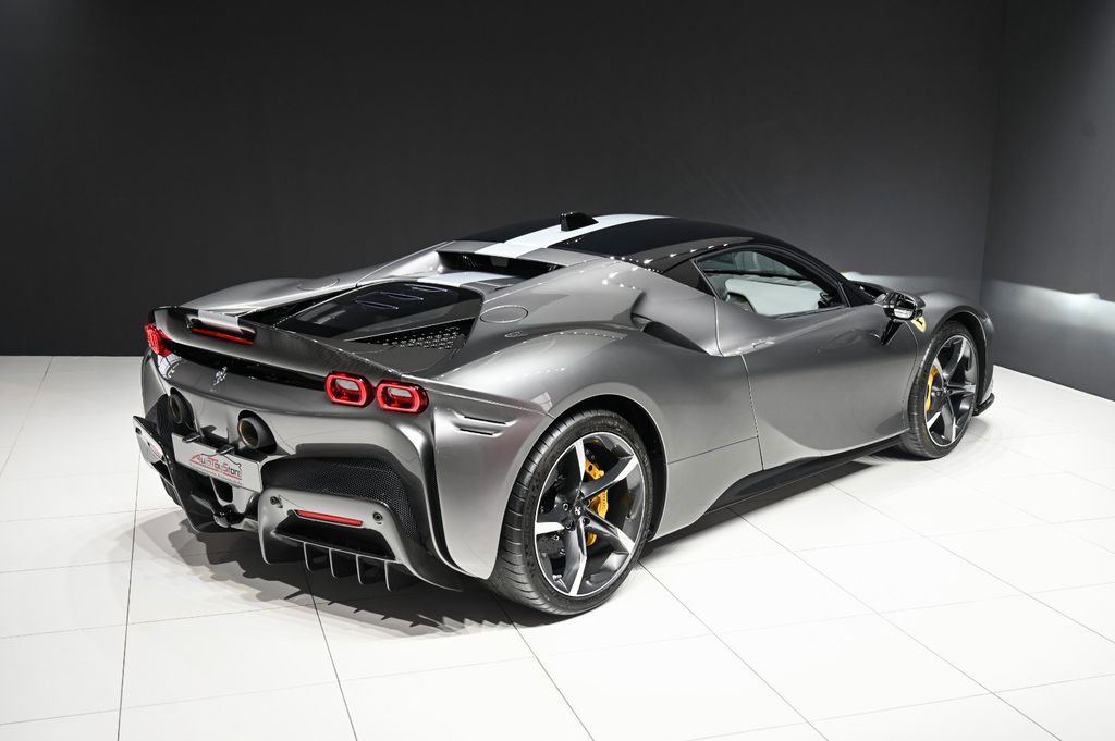 Ferrari SF90 2021