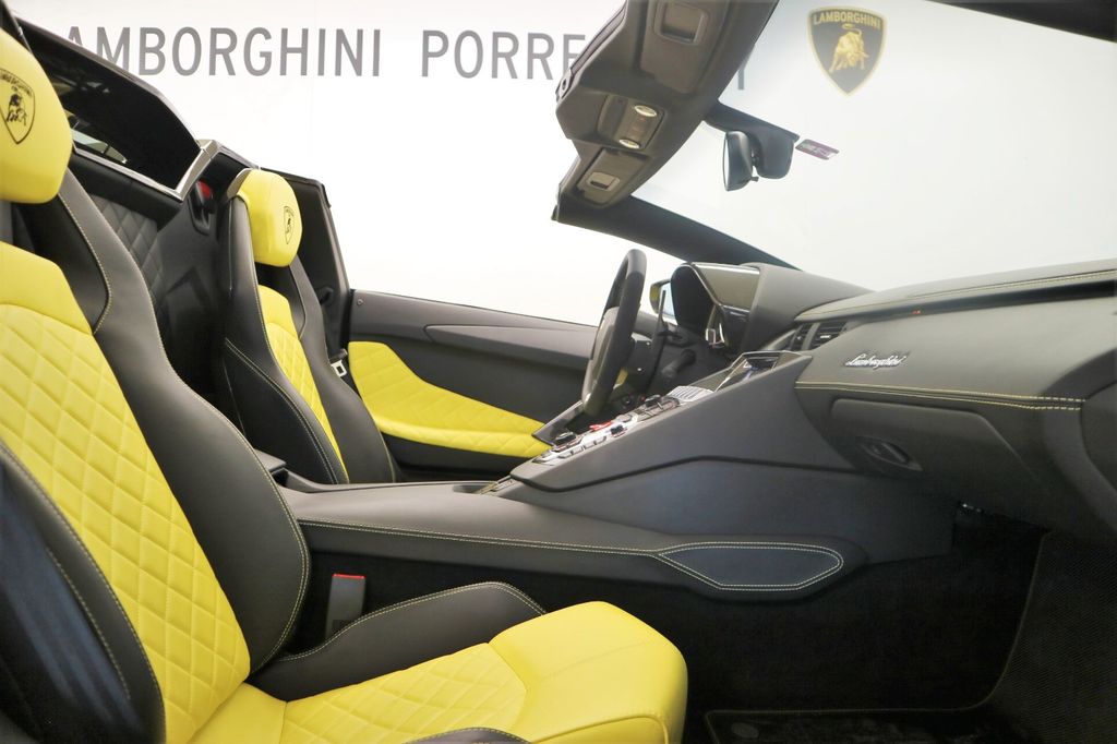 Lamborghini Aventador 2015