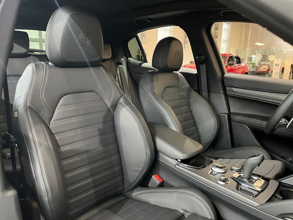Alfa Romeo Stelvio 2025