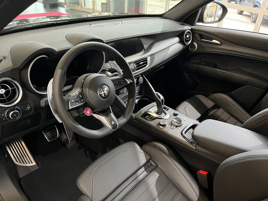 Alfa Romeo Stelvio 2025