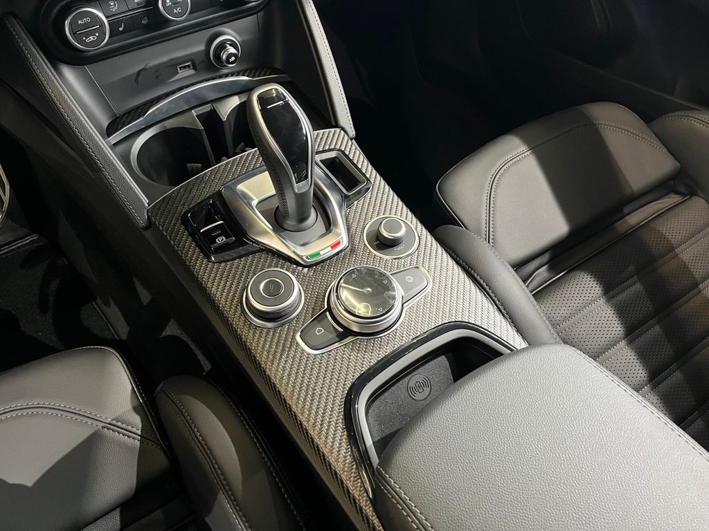 Alfa Romeo Stelvio 2025