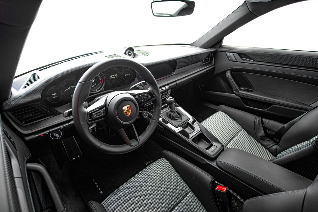 Porsche 992 2024