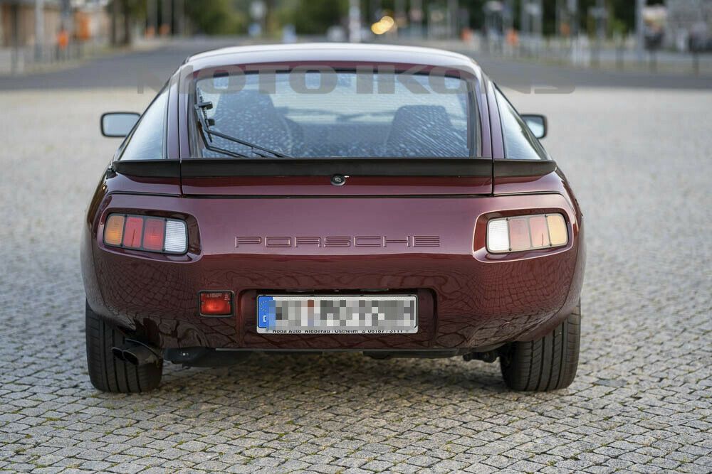 Porsche 928 1983