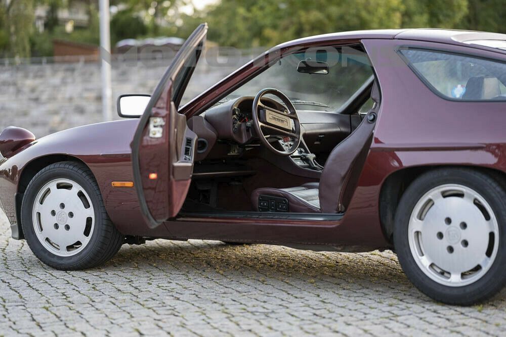Porsche 928 1983