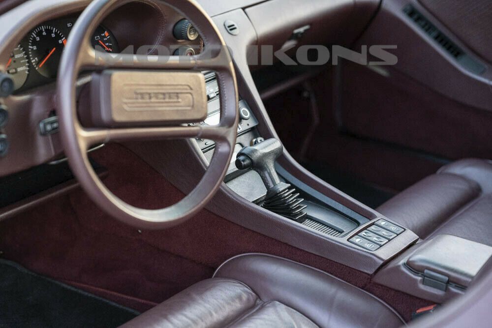 Porsche 928 1983