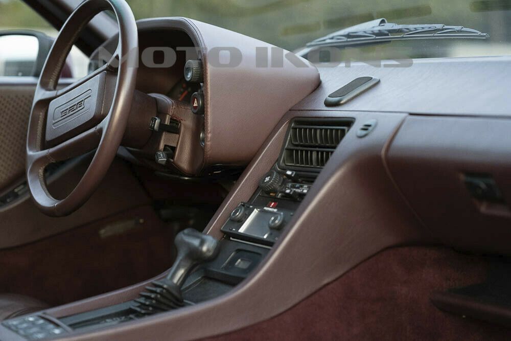 Porsche 928 1983