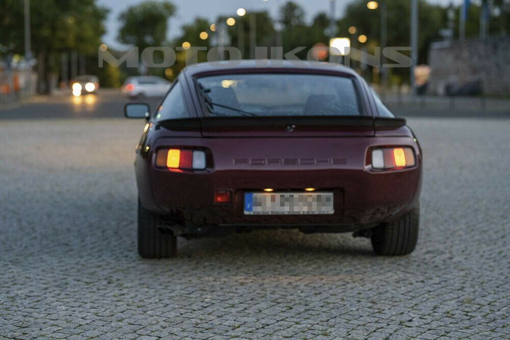 Porsche 928 1983