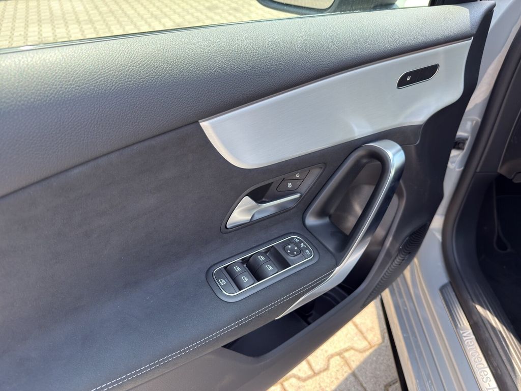 Mercedes-Benz A 200 2025