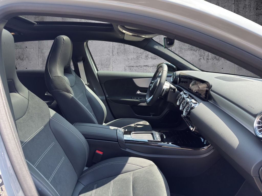 Mercedes-Benz A 200 2025