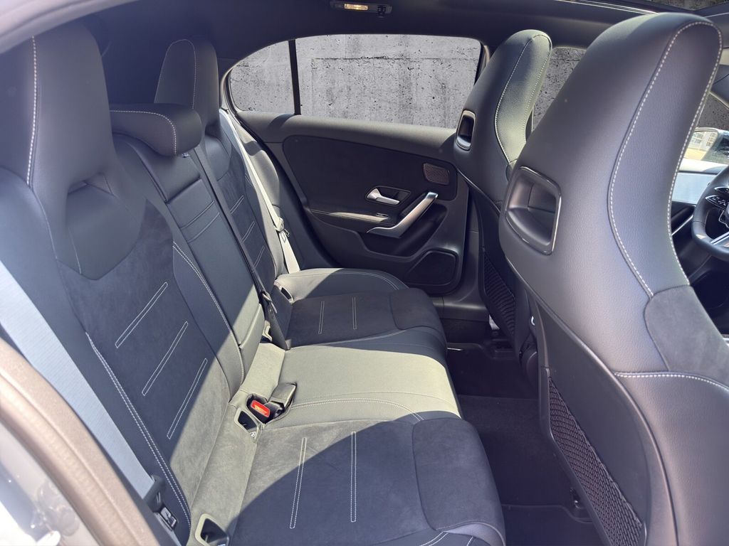 Mercedes-Benz A 200 2025