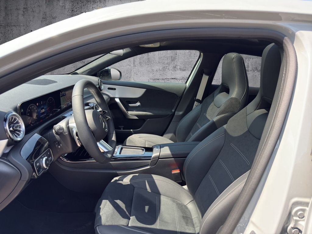 Mercedes-Benz A 200 2025