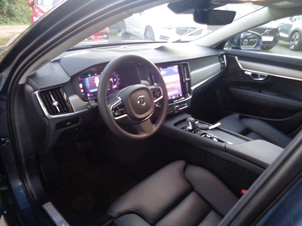 Volvo V90 2023