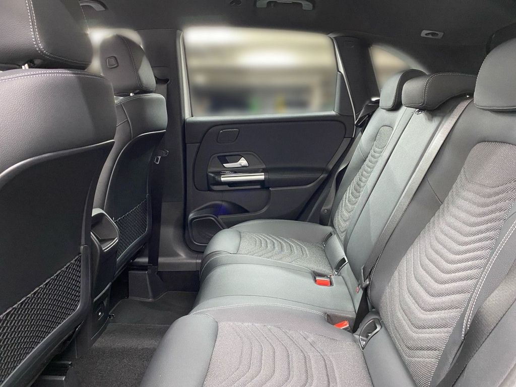 Mercedes-Benz B 200 2025