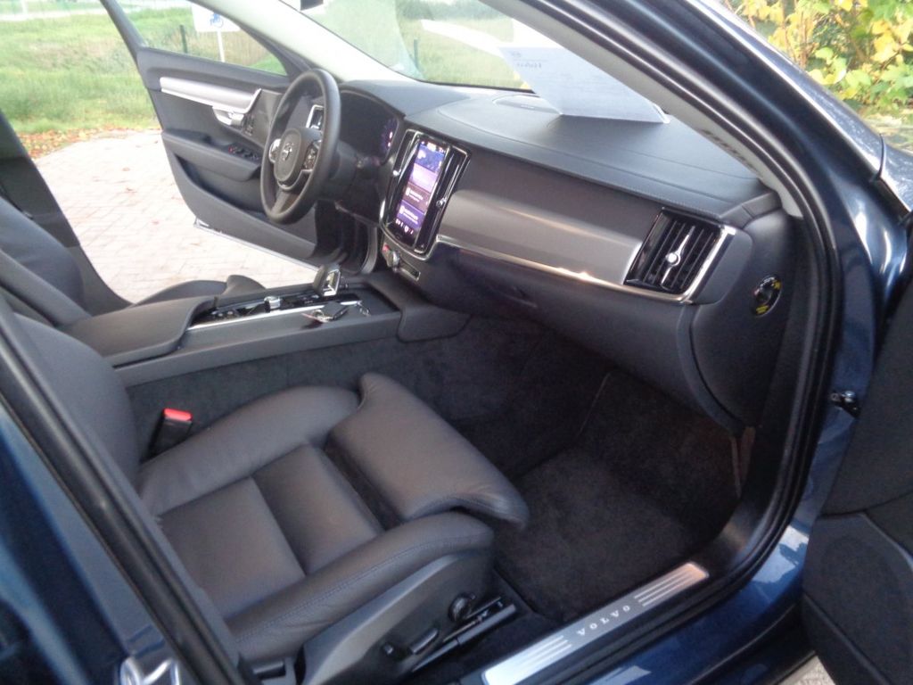 Volvo V90 2023