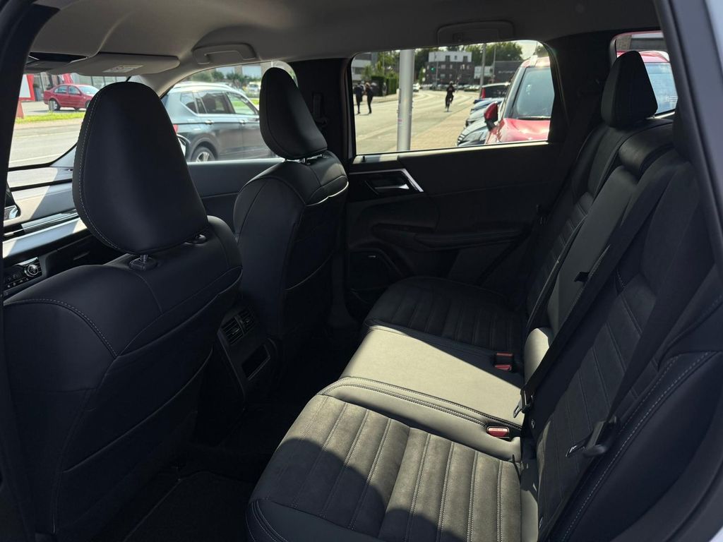 Mitsubishi Outlander 2025