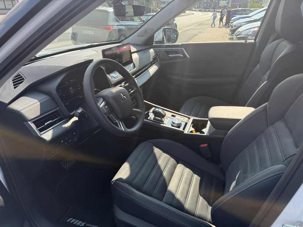Mitsubishi Outlander 2025