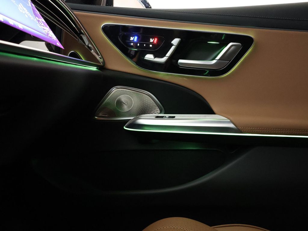 Mercedes-Benz E 300 2025