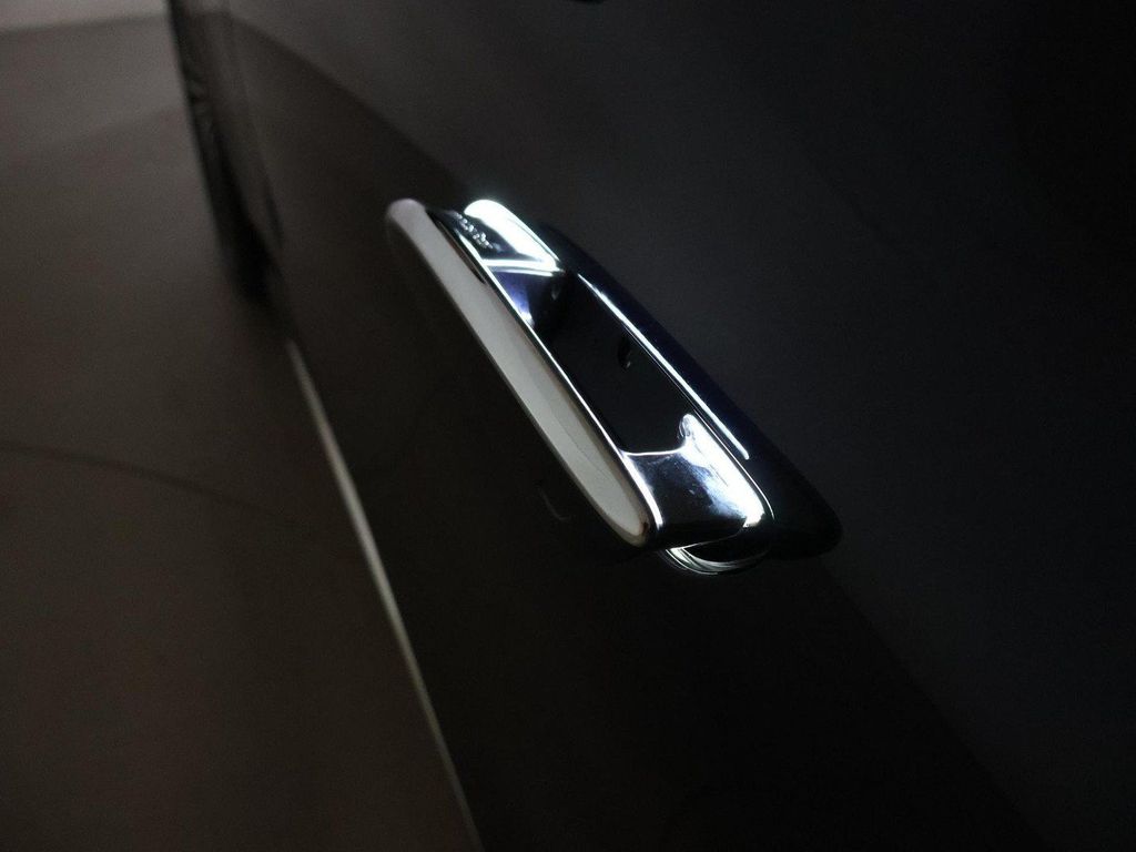 Mercedes-Benz E 300 2025