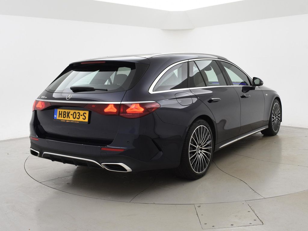 Mercedes-Benz E 300 2025