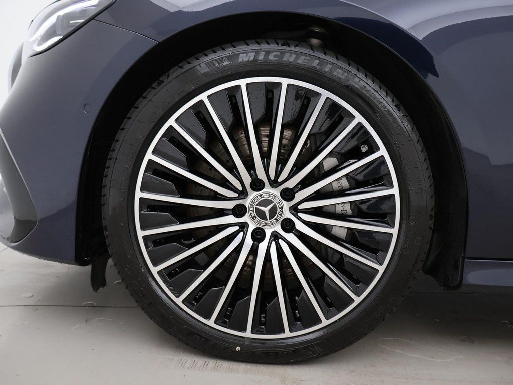 Mercedes-Benz E 300 2025